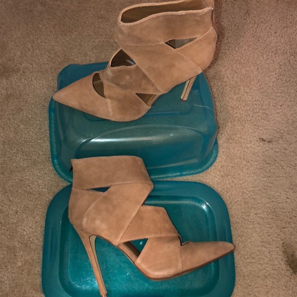 Suede high heel bootie - Picture 3 of 5